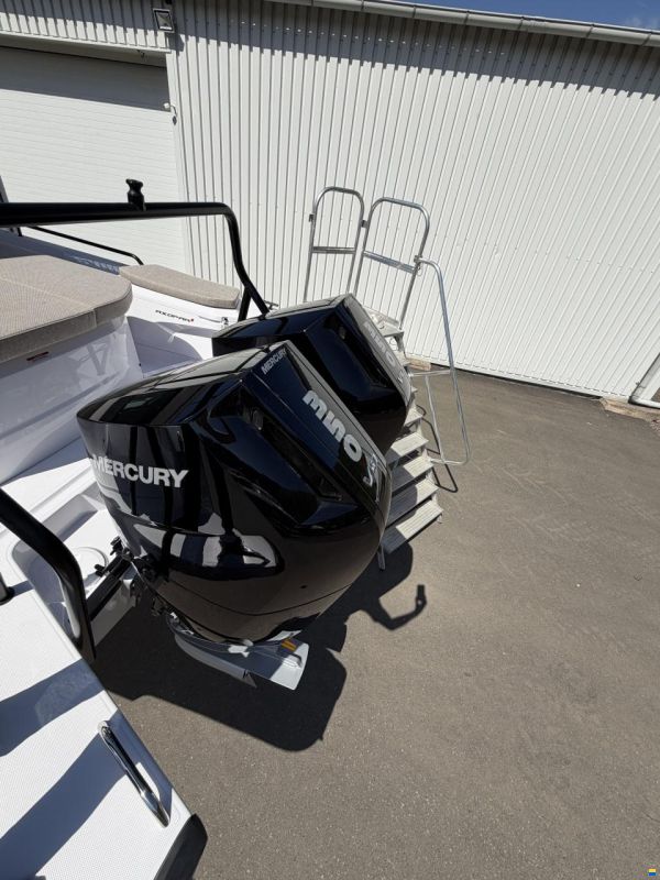 Axopar 37 Cross Cabin