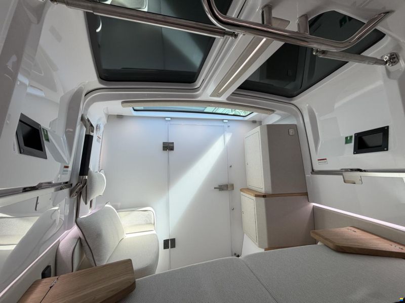 Axopar 37 Cross Cabin