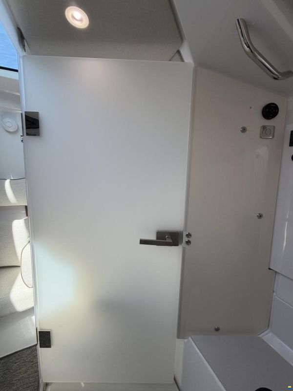 Axopar 37 Cross Cabin