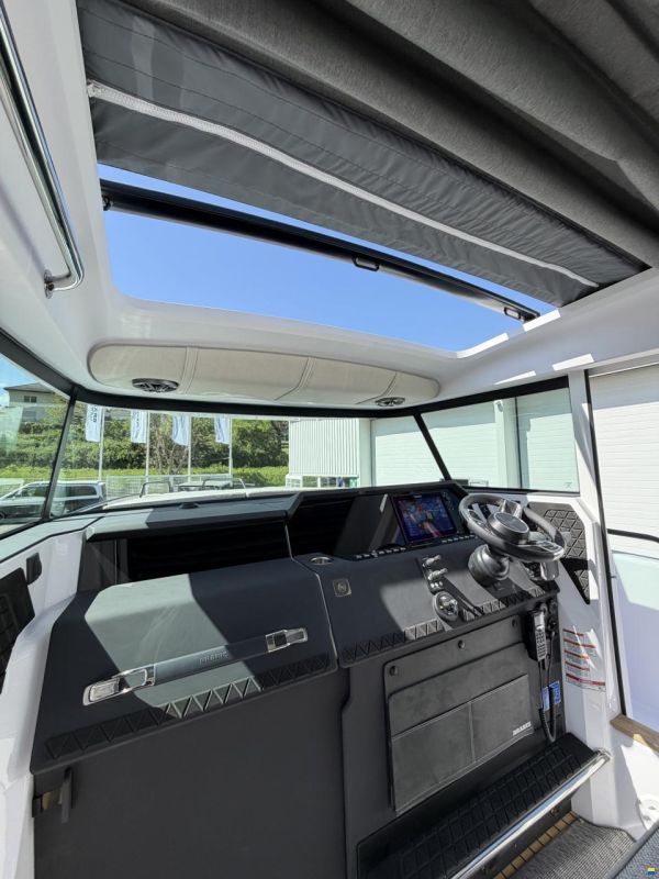 Axopar 37 Cross Cabin