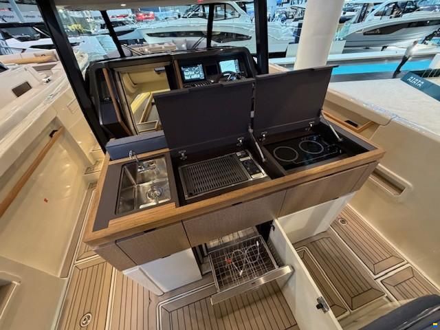 Aiata Sunfinder 38