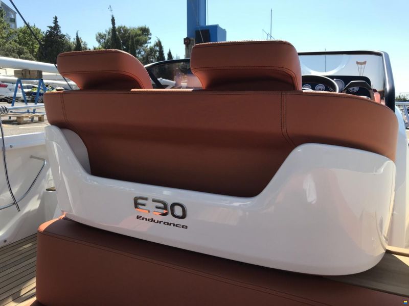 Cranchi Endurance 30