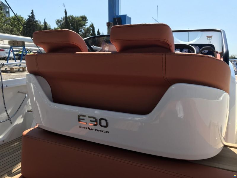 Cranchi Endurance 30