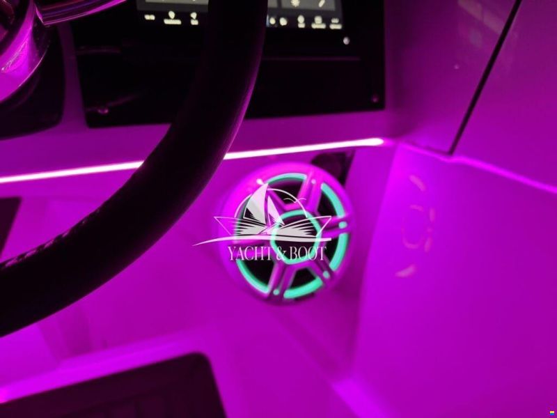 Corsiva 607 Runabout