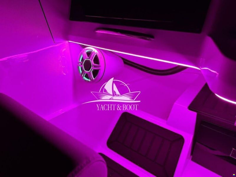Corsiva 607 Runabout