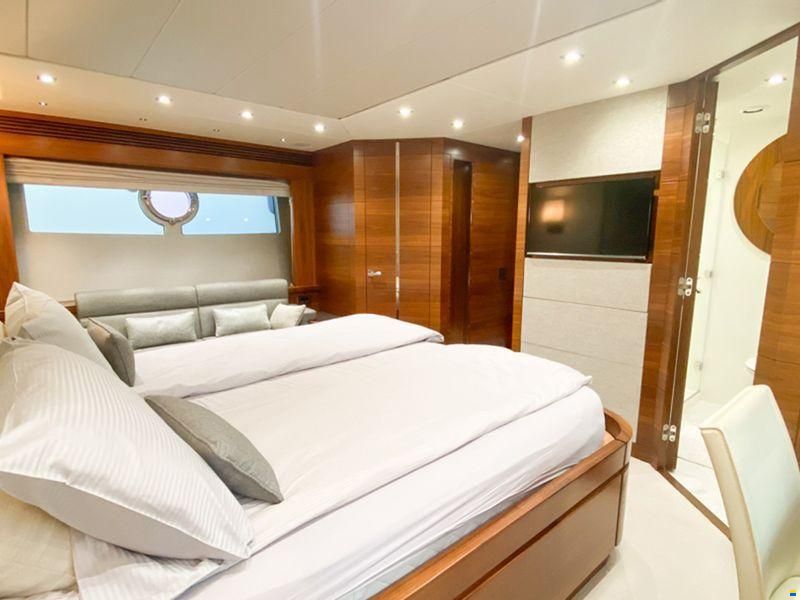 Sunseeker 68 Sport Yacht