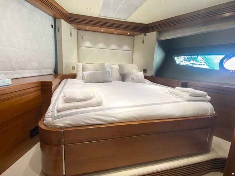 Sunseeker 68 Sport Yacht