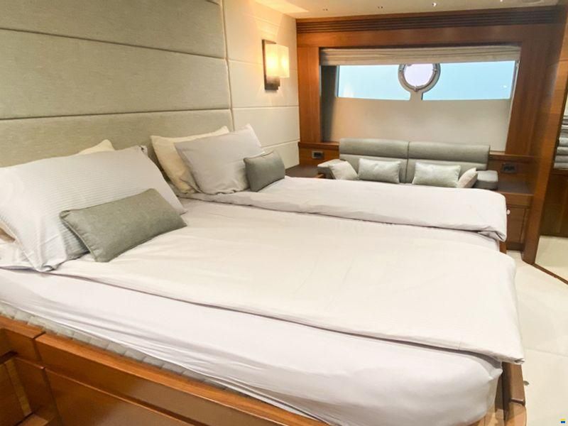 Sunseeker 68 Sport Yacht