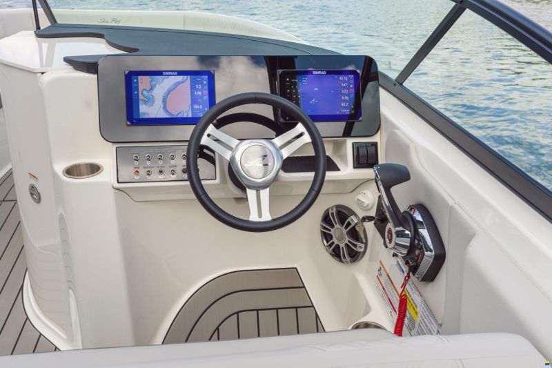Sea Ray SDX250E OUTBOARD & Trailer (NE