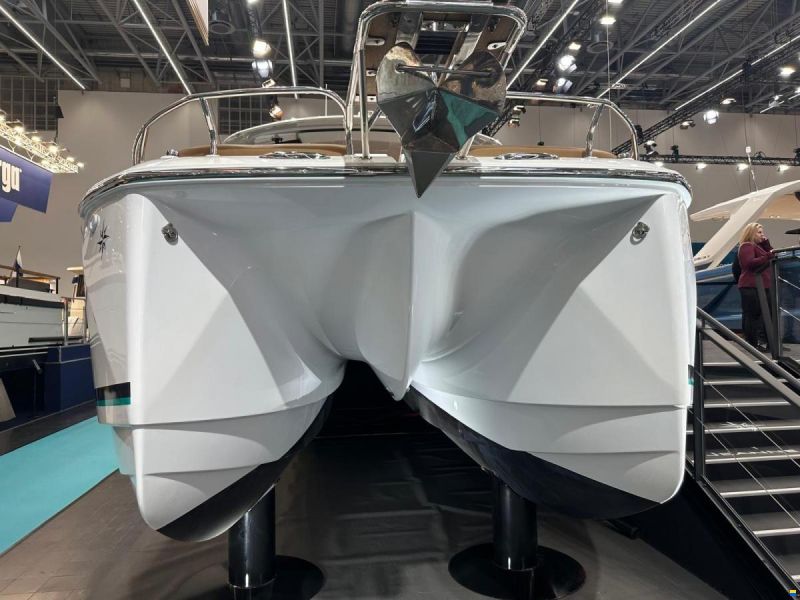 Jeanneau TH33 Twin-Hull