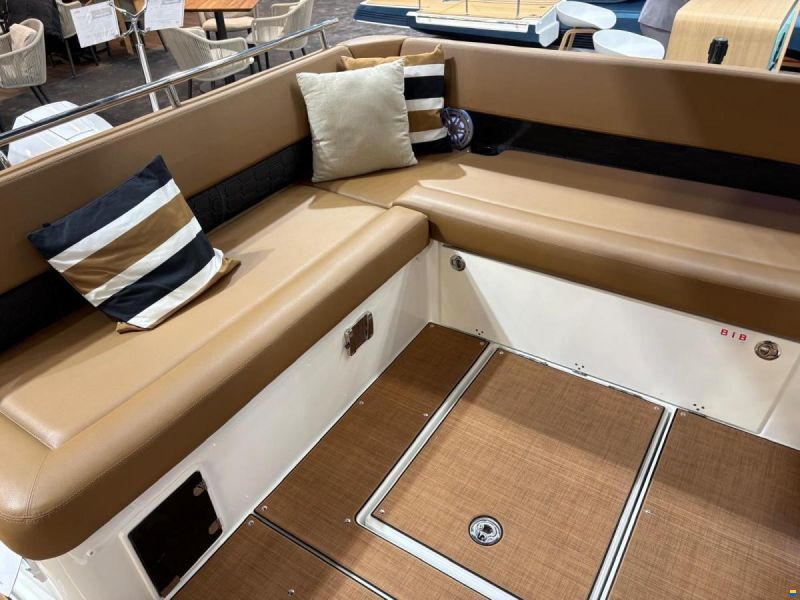 Jeanneau TH33 Twin-Hull