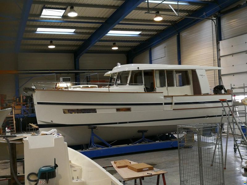 Rhéa 34 Trawler Fly Sedan