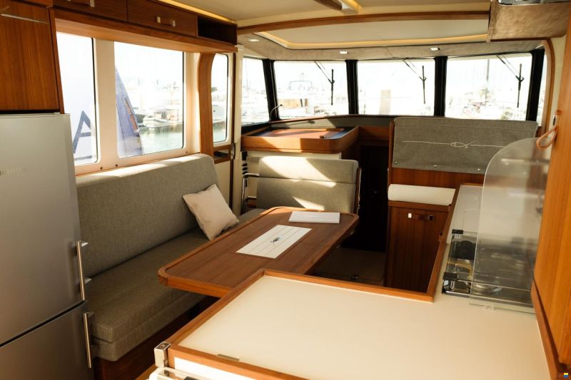 Rhéa 34 Trawler Fly Sedan