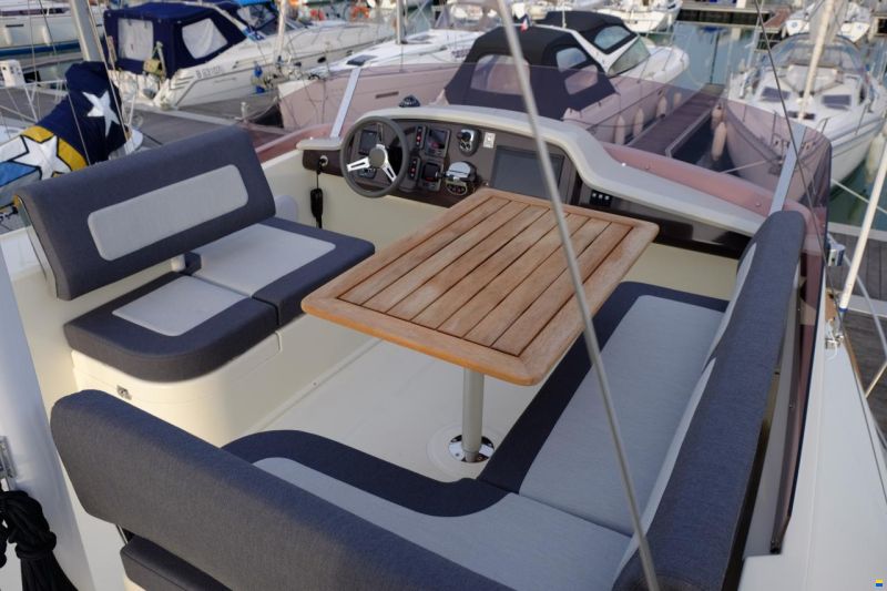 Rhéa 34 Trawler Fly Sedan