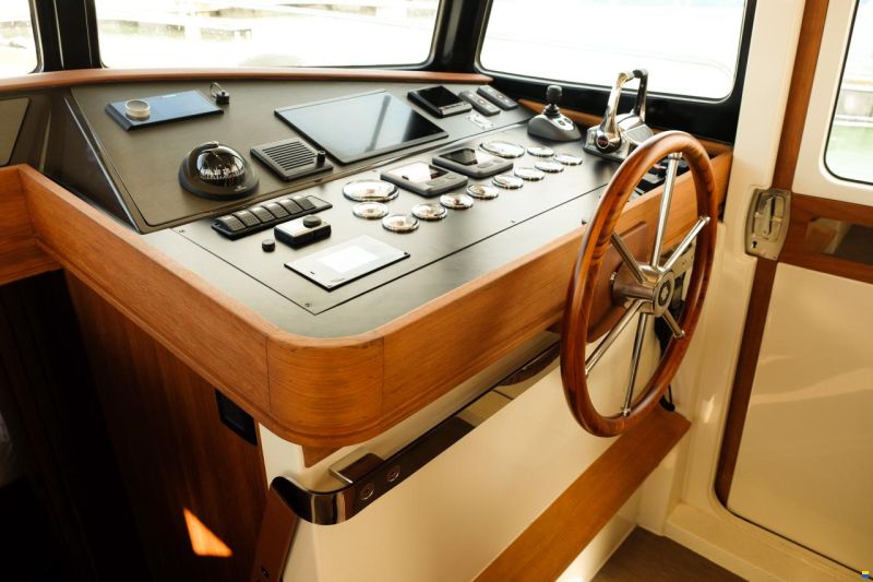 Rhéa 34 Trawler Fly Sedan