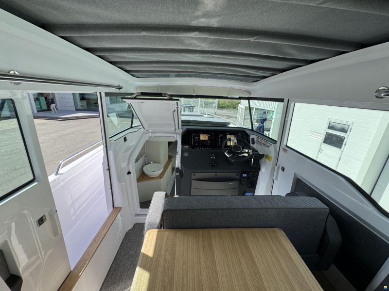 Axopar 37 Cross Cabin