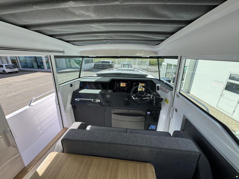 Axopar 37 Cross Cabin