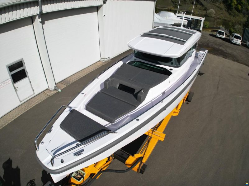 Axopar 37 Cross Cabin