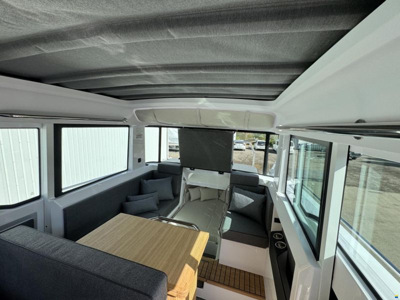 Axopar 37 Cross Cabin