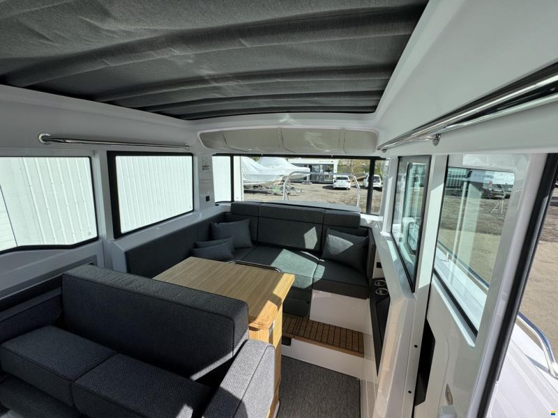 Axopar 37 Cross Cabin