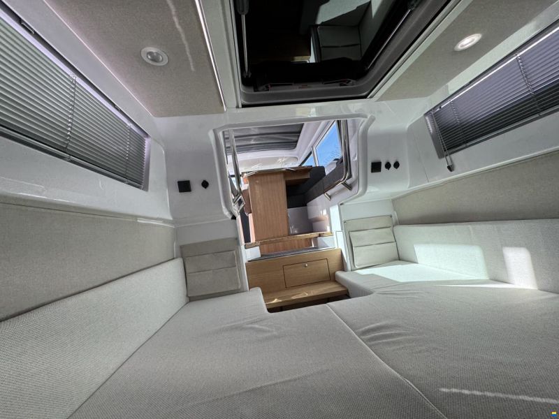 Axopar 37 Cross Cabin