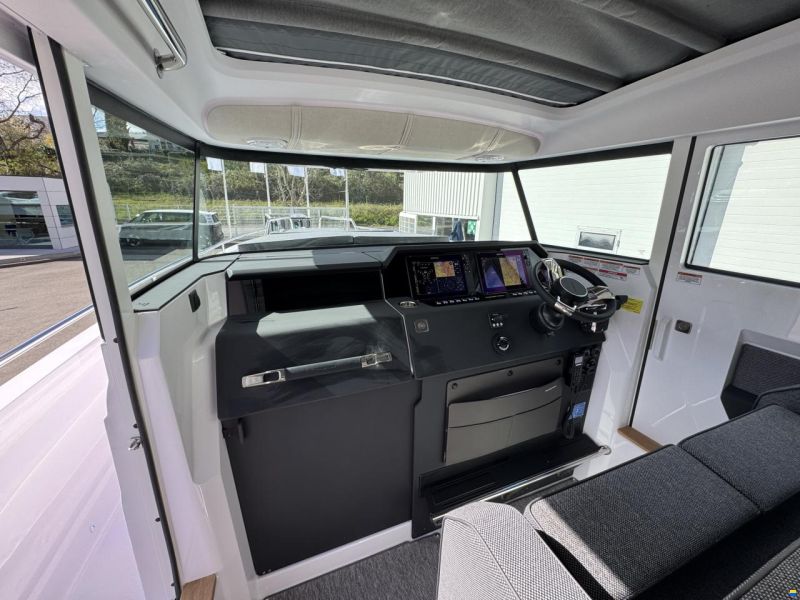 Axopar 37 Cross Cabin