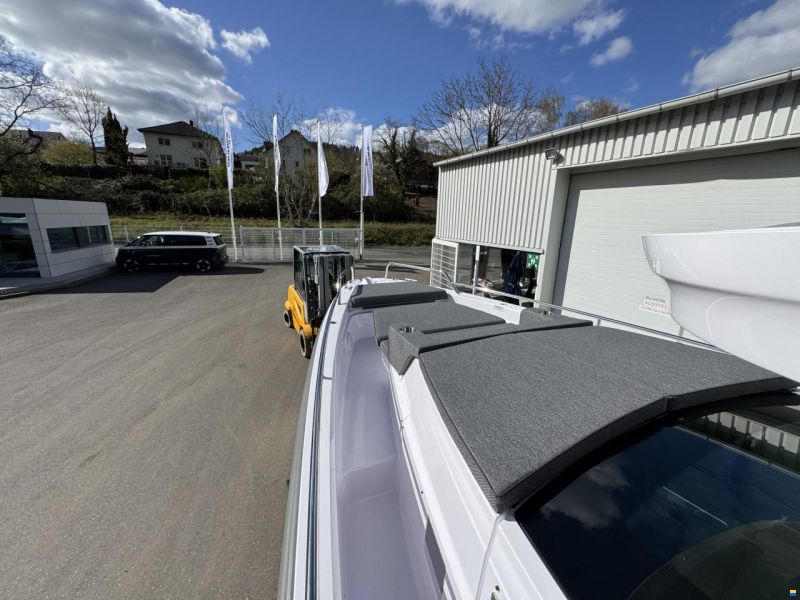 Axopar 37 Cross Cabin