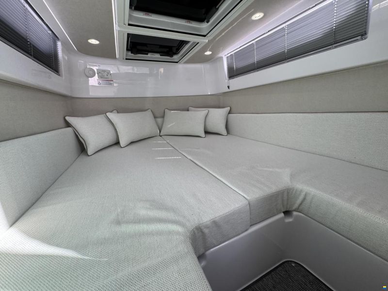 Axopar 37 Cross Cabin