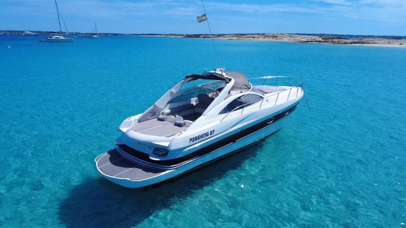 Pershing 37