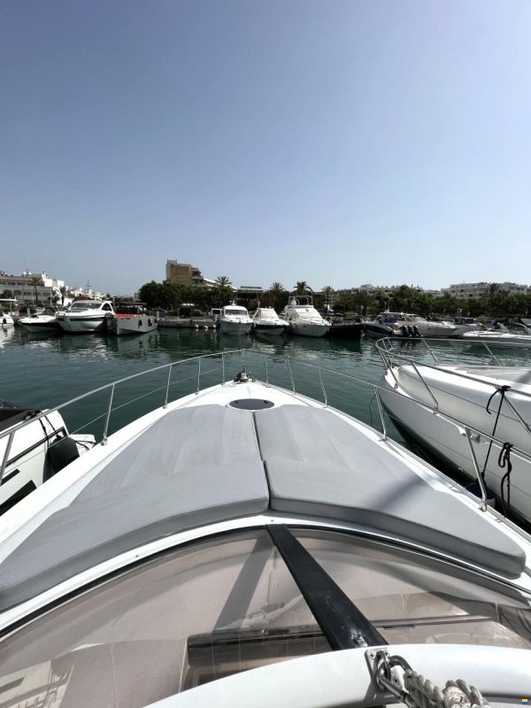 Pershing 37
