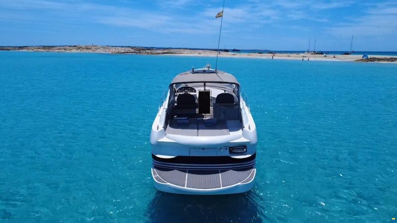 Pershing 37