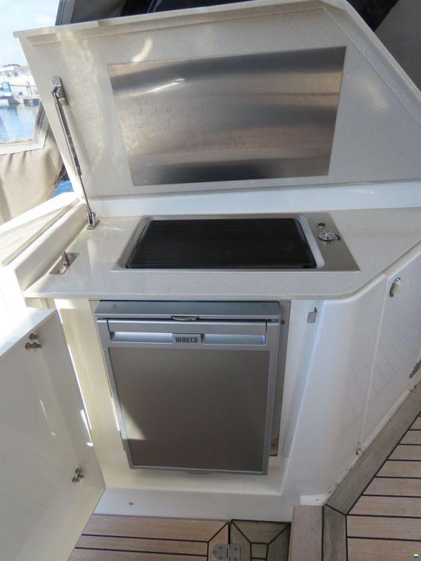 Sealine F42