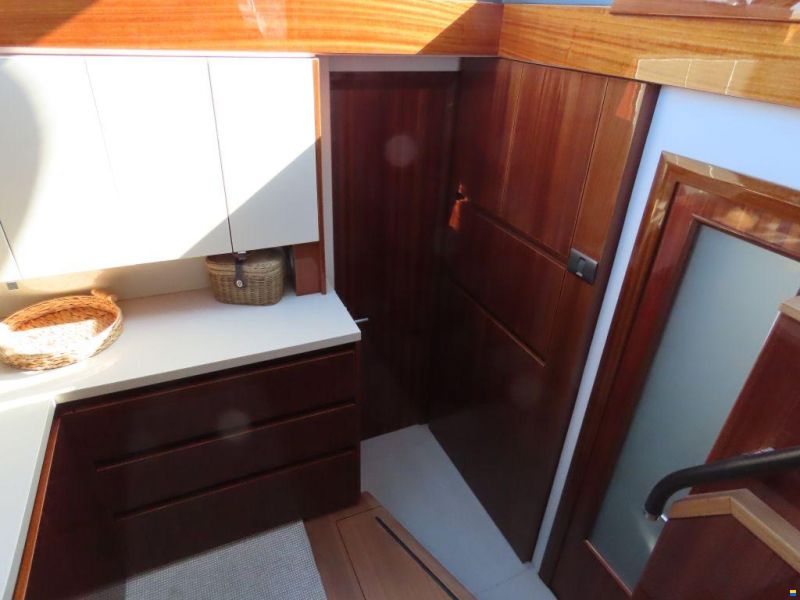 Sealine F42