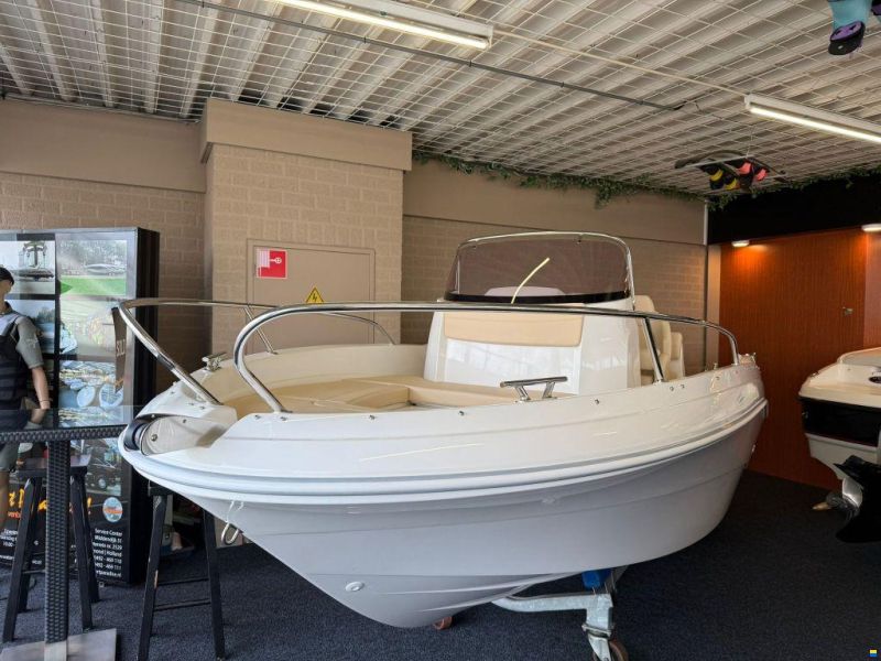 AM Yacht 520 Open