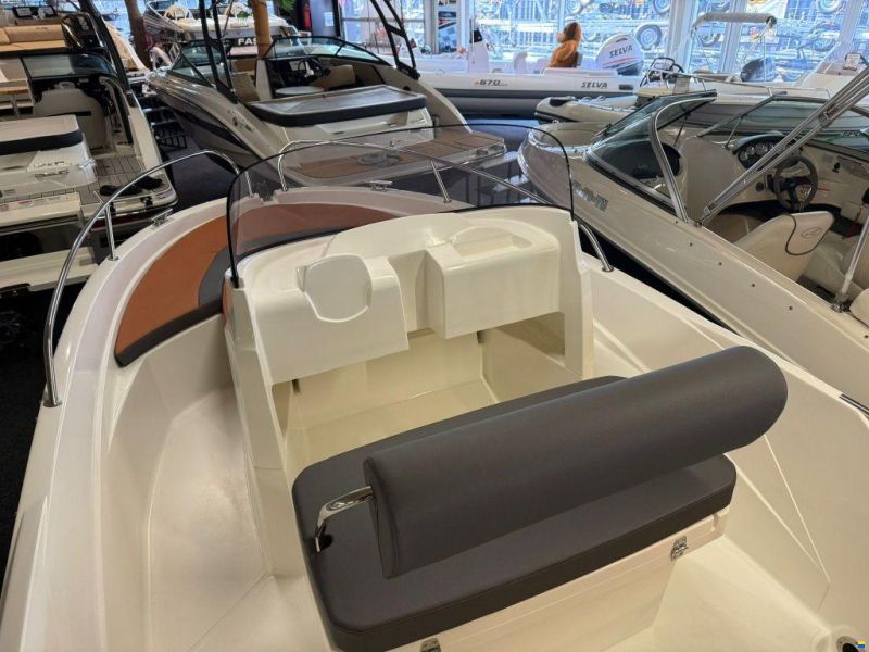 AM Yacht 520 Open