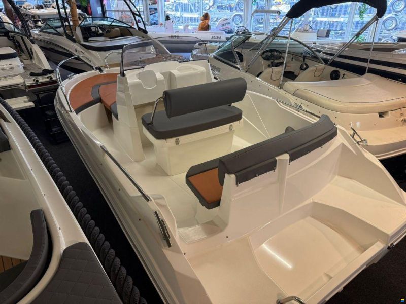 AM Yacht 520 Open