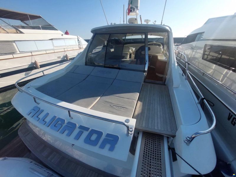 Pershing 65