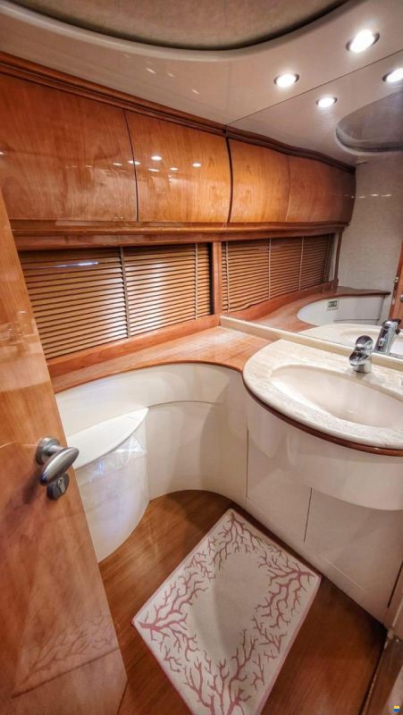 Pershing 65