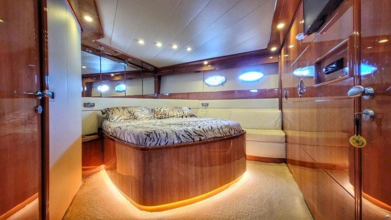 Pershing 65