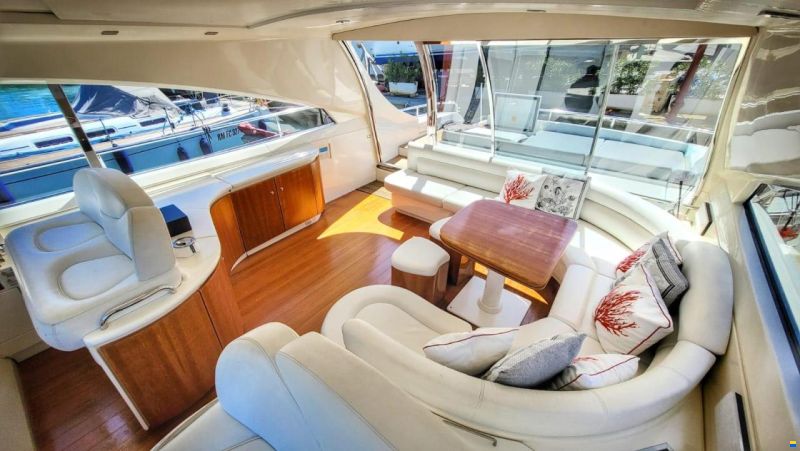 Pershing 65