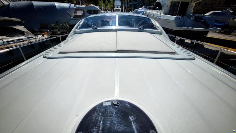 Pershing 65