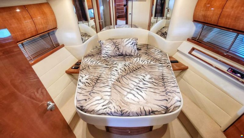 Pershing 65