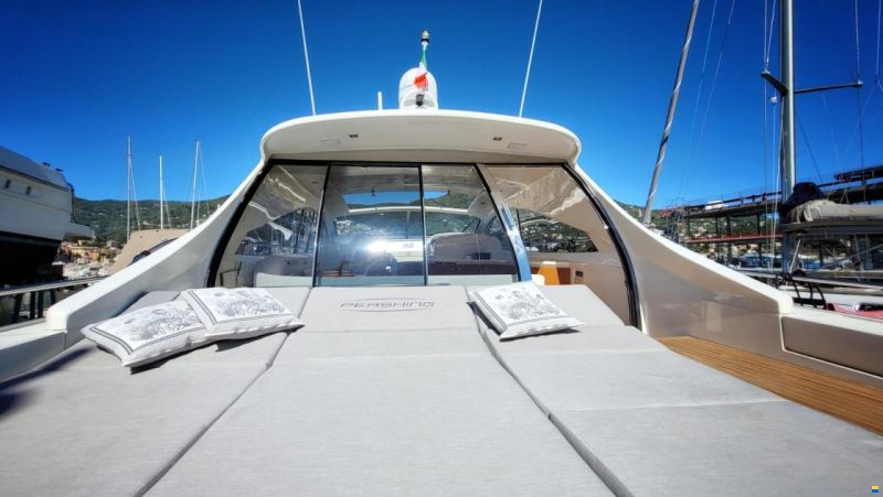 Pershing 65