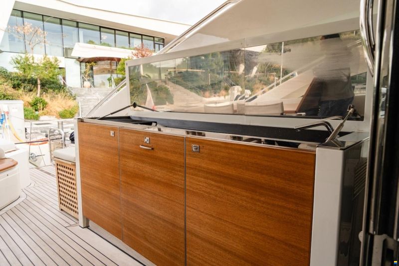 Princess V72