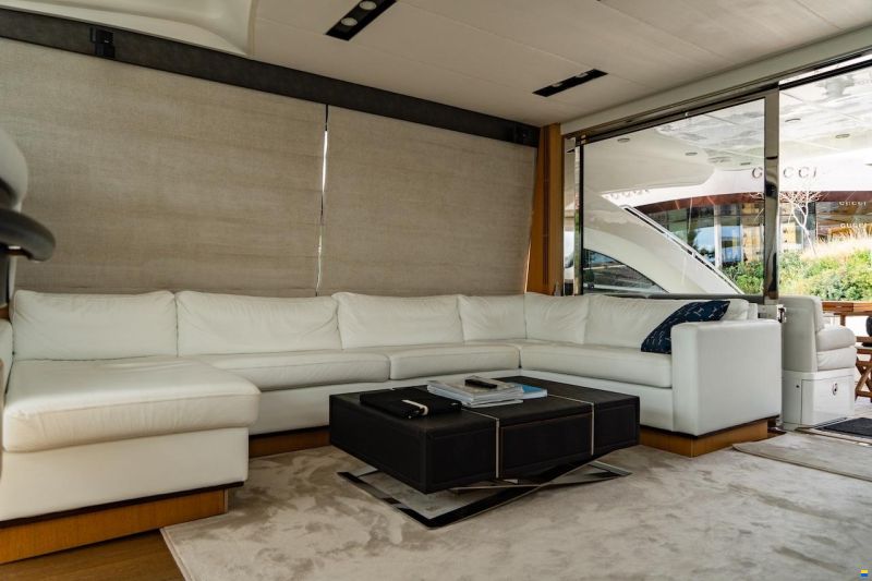 Princess V72
