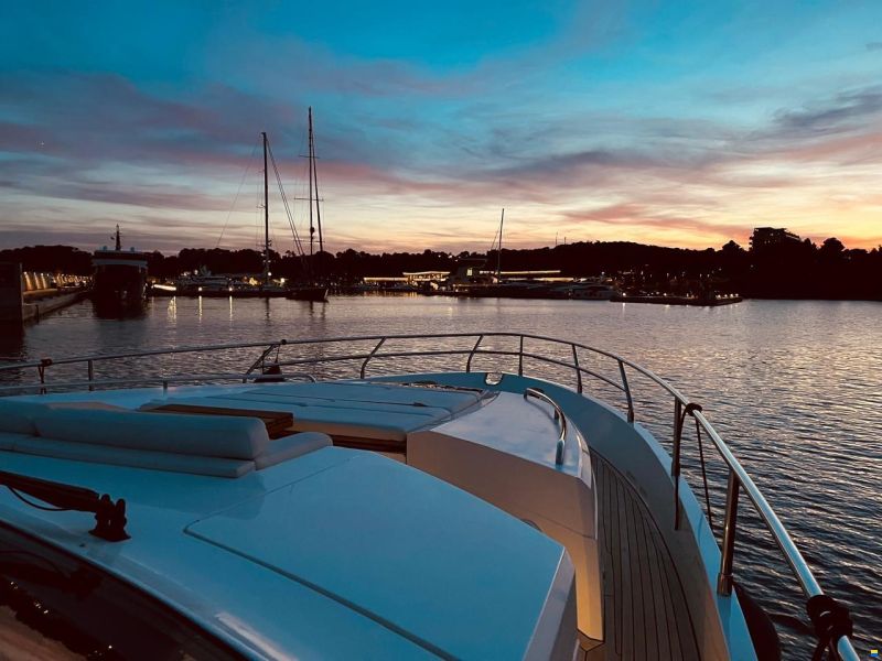 Princess V72