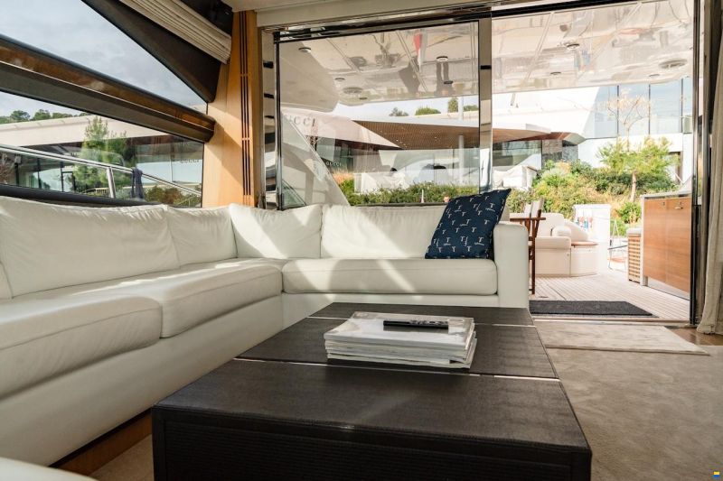 Princess V72