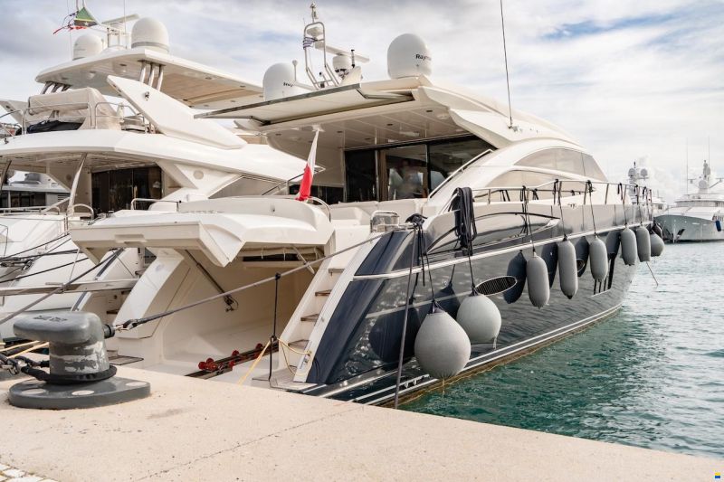 Princess V72