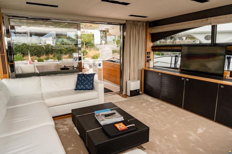 Princess V72
