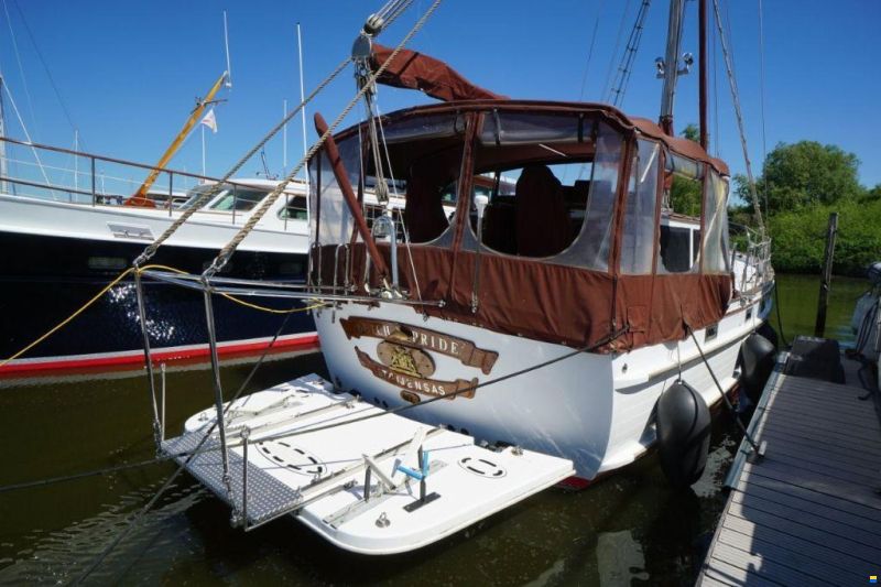 Island Trader 40
